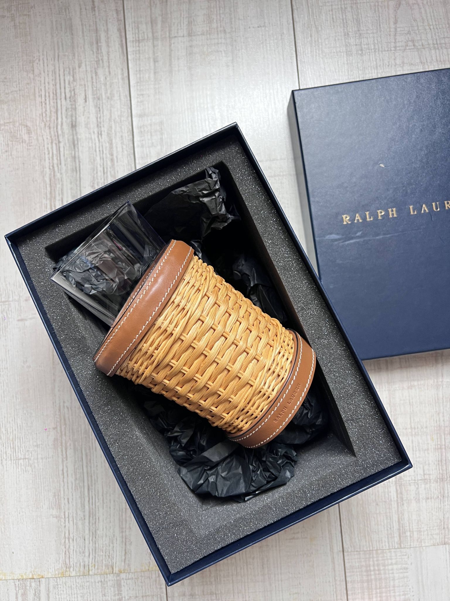 "gobelet de bain en cuir et paille, ralph lauren home - réf 4701710631"