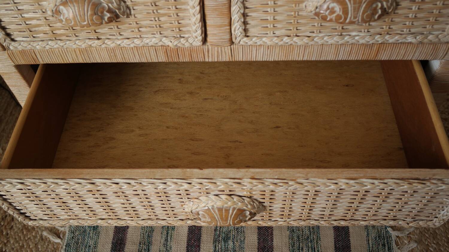 Commode en osier beige vintage