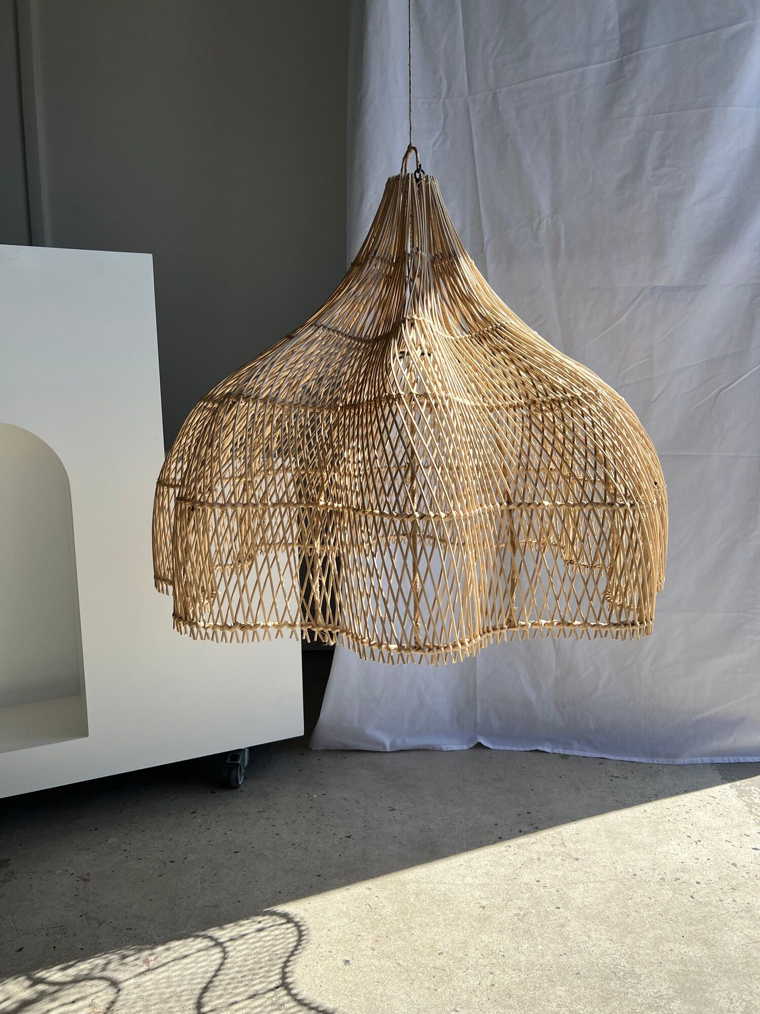 Rattan pendant lamp in the shape of a flower
