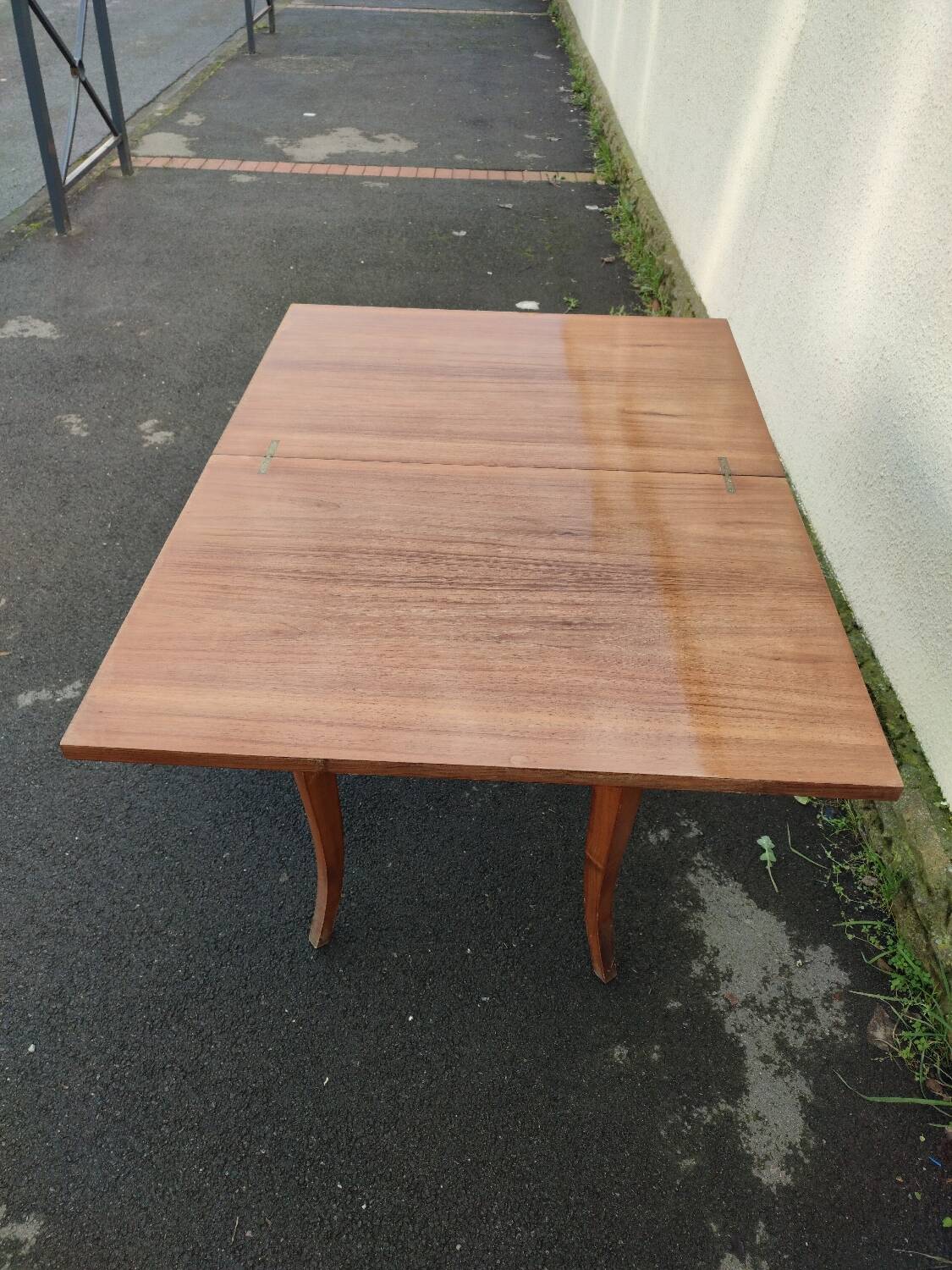 Vintage leaf table
