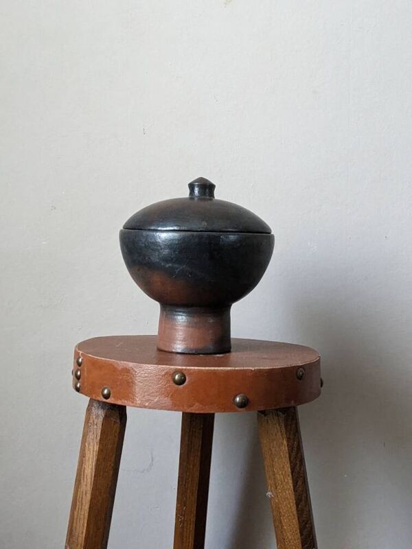 Céramique japandi fabrication artisanale poterie handmade porte encens