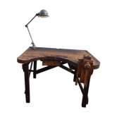 Established jeweler with jielde lamp