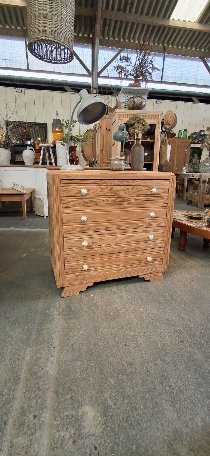 Vintage chest of drawers