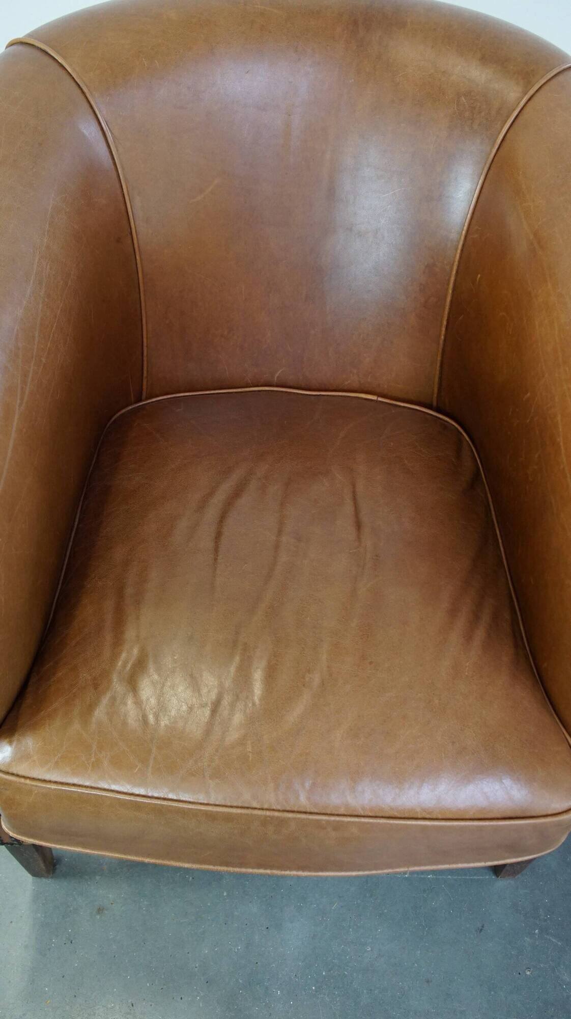 Set of 2 very comfortable light cognac-colored leather club armchairs in English style