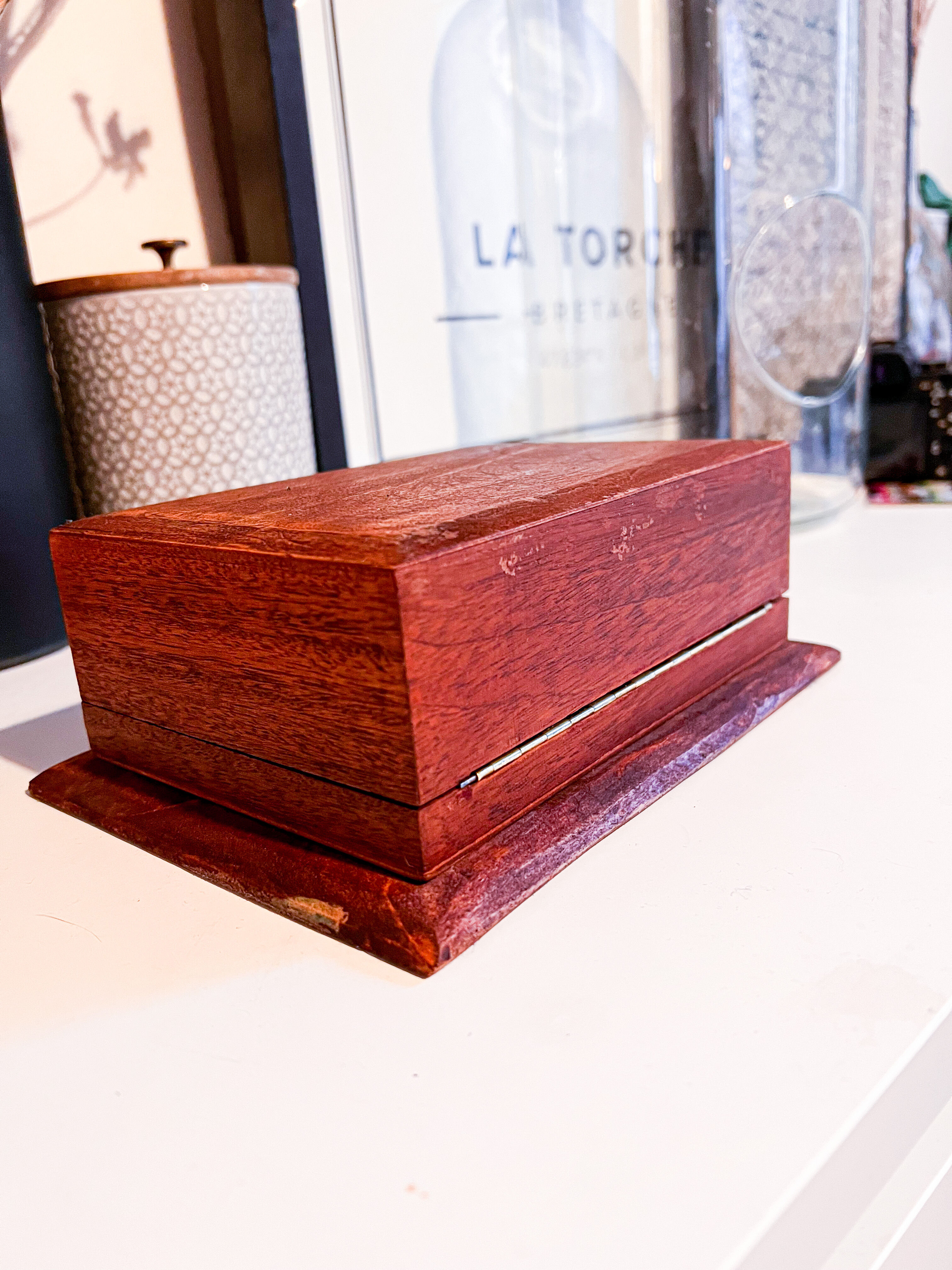 Cigarette and cigar box