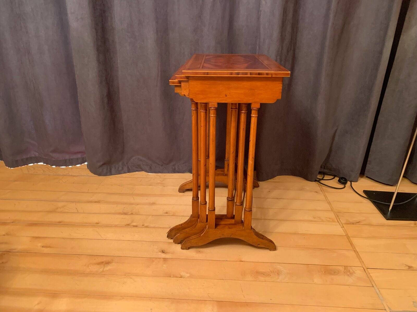 Tables édouardiennes du 20e siècle, années 1890, ensemble de 3
