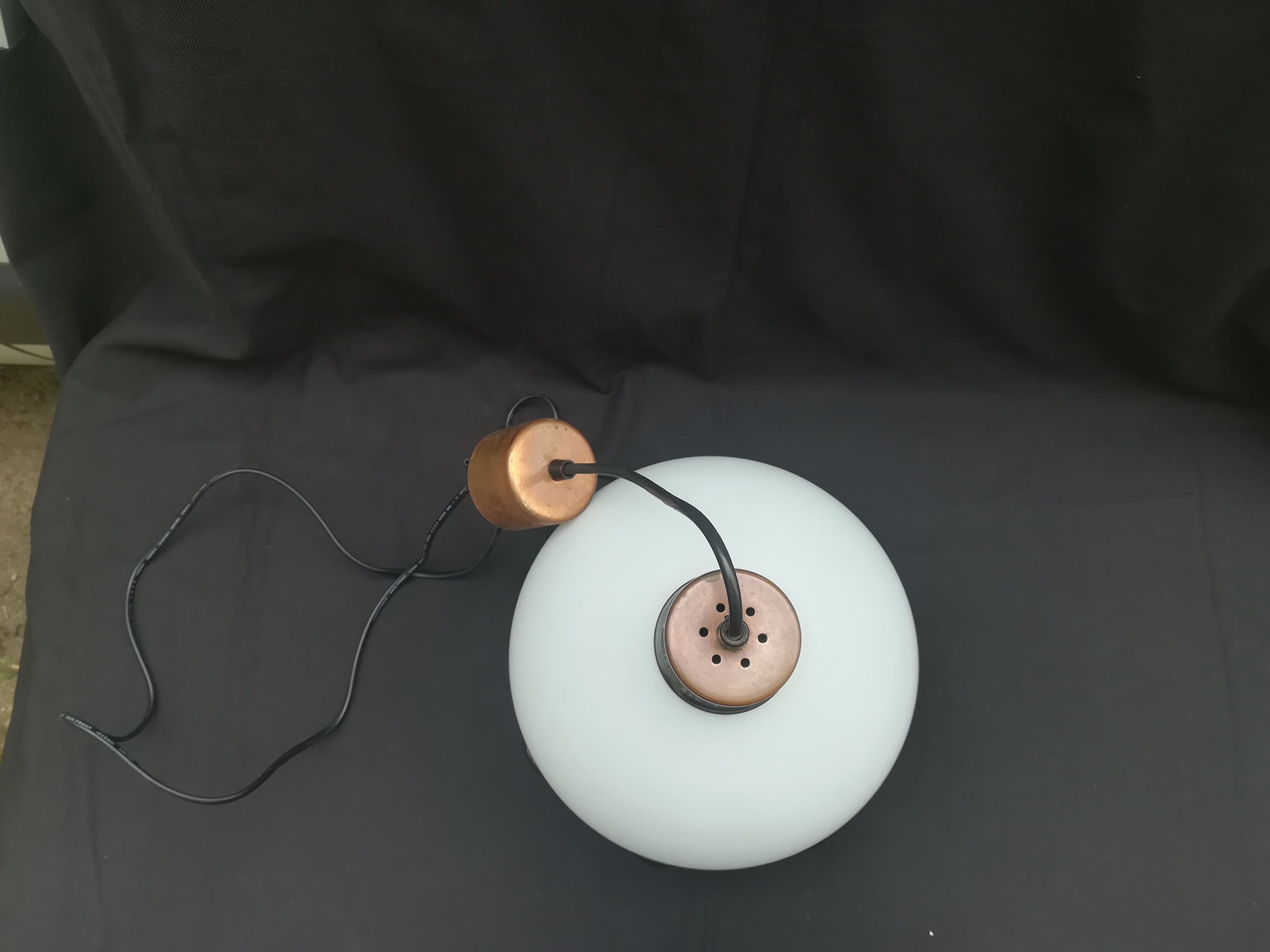 Pendant lamp ball in opaline
