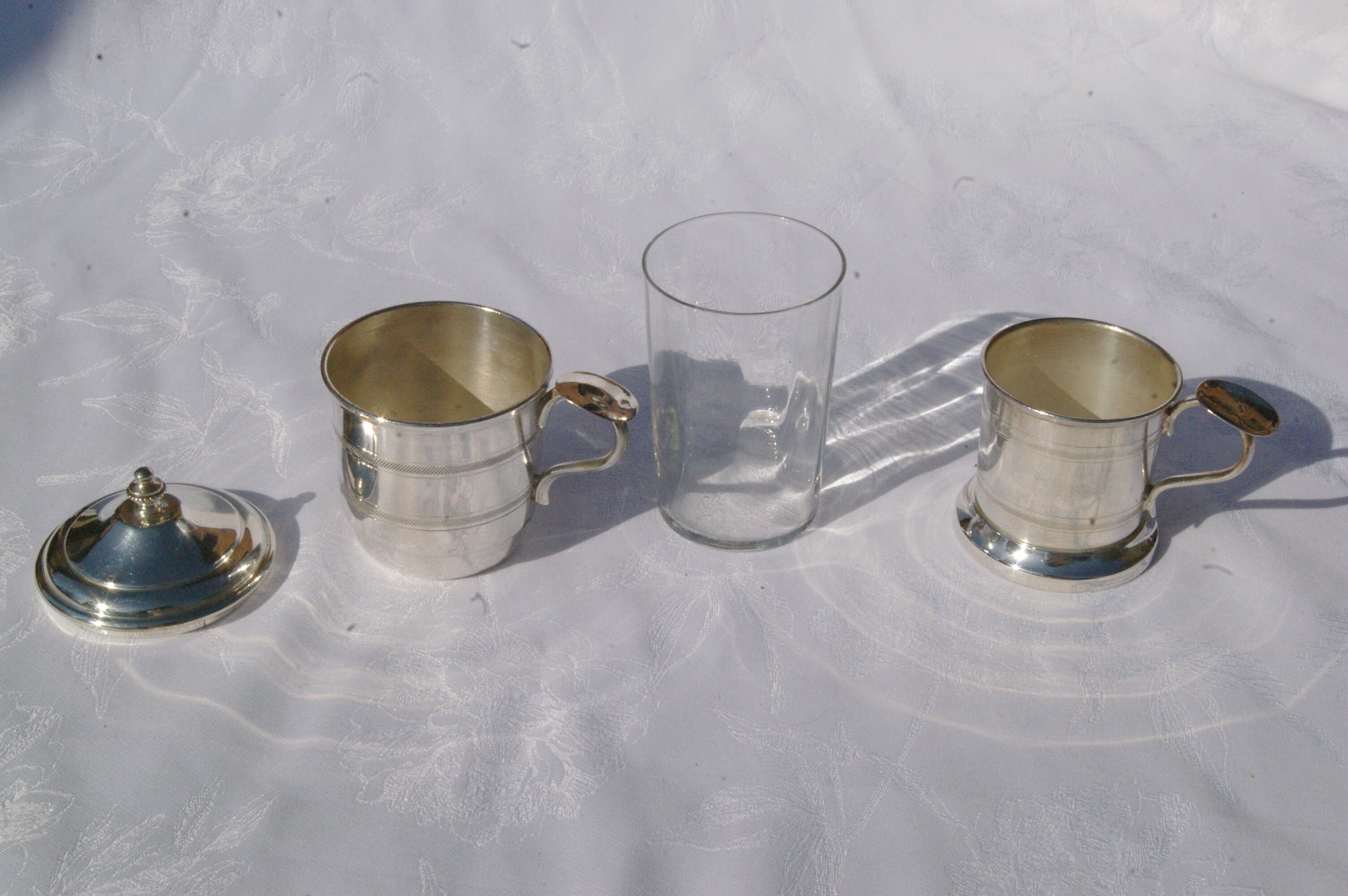 Tisher cup in silver metal and glass