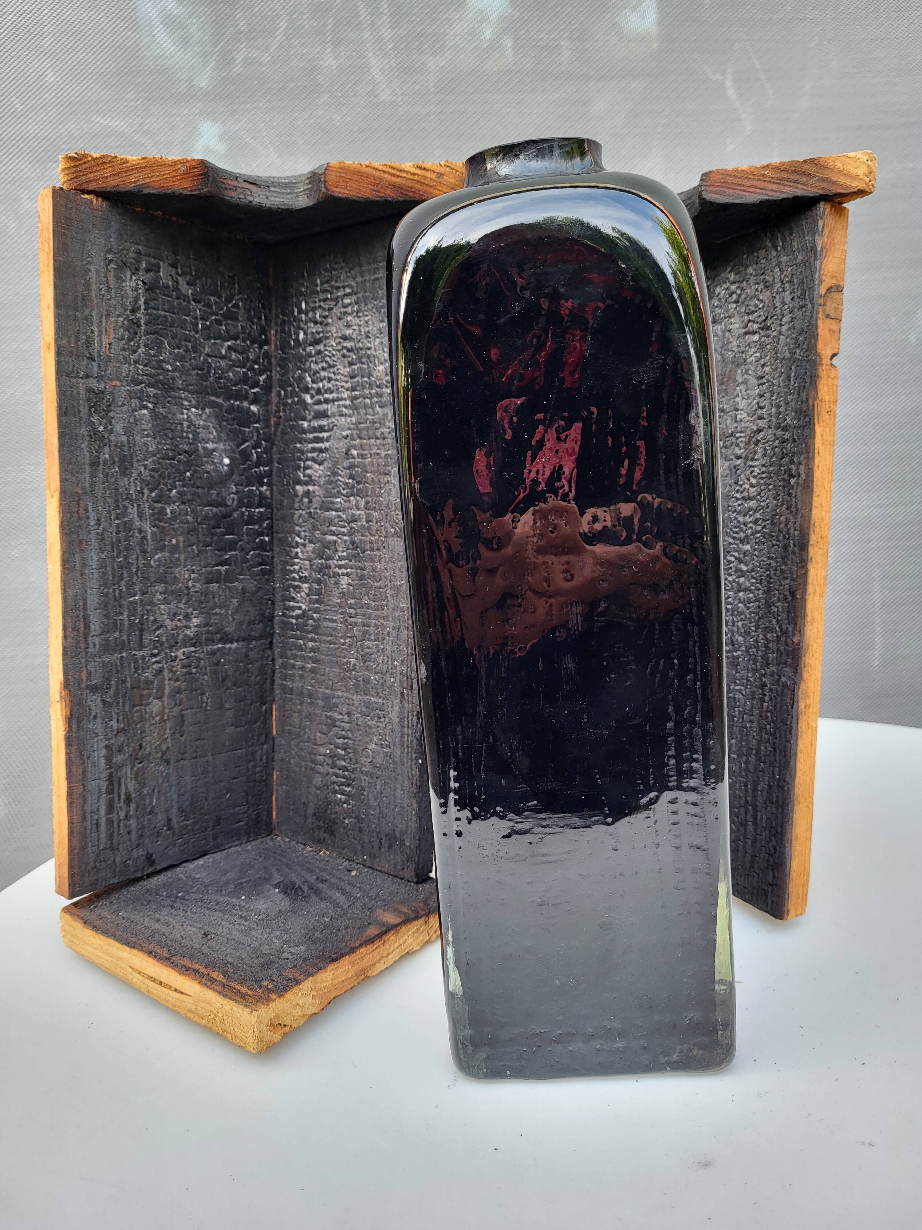 Wabi-Sabi glass vase with burnt wood mold