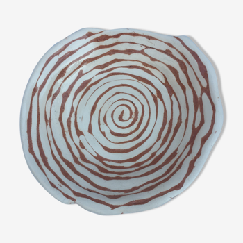 Empty-pocket ceramic plate