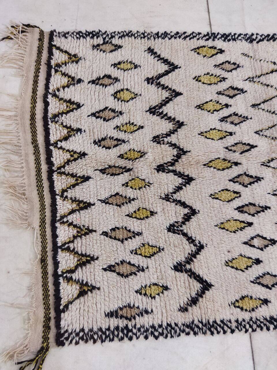 Handcrafted Moroccan Berber Rug 186 X 118 CM