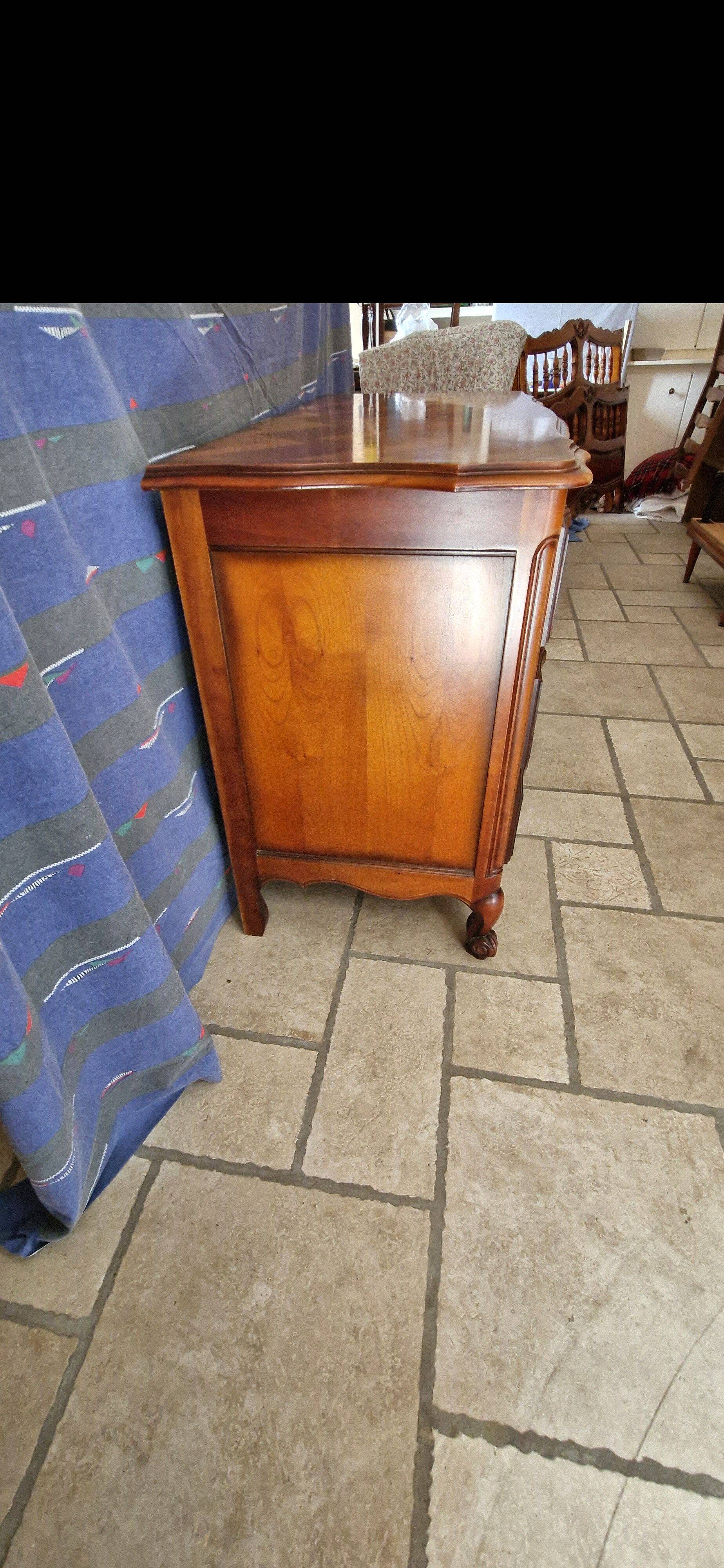 Commode en bois de style, 3 tiroirs