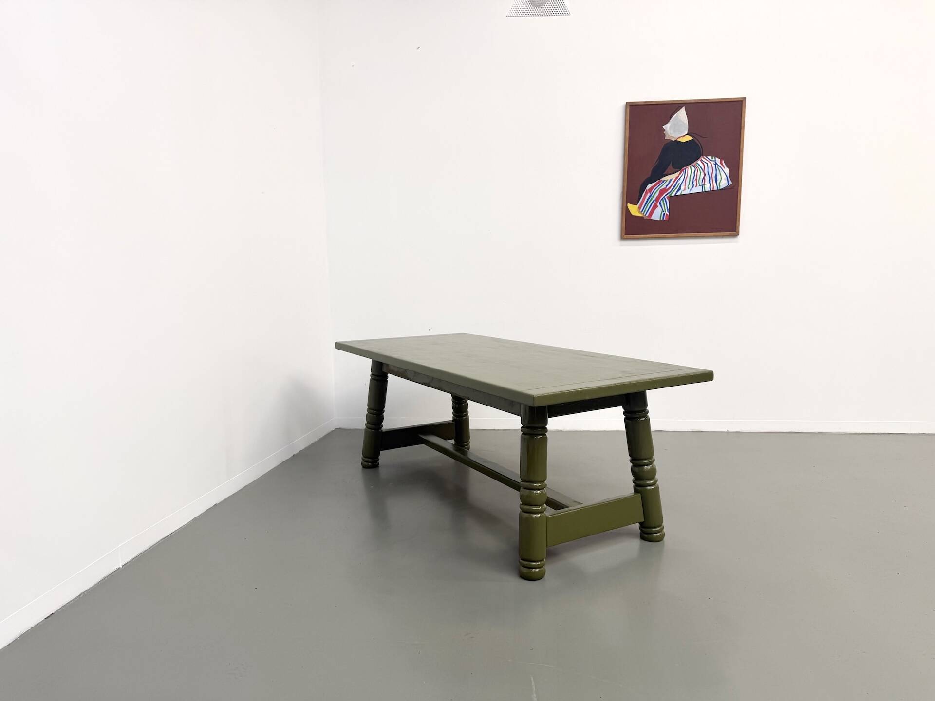 Glossy olive green lacquered dining table — DLG Georges Robert, Circa 1970