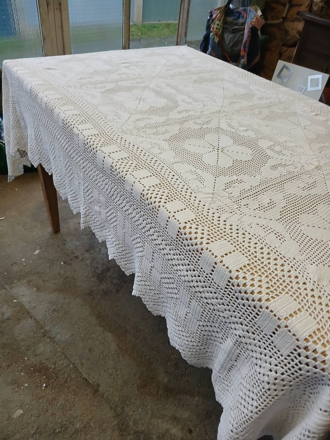 Dessus de lit / nappe / rideau ancien en crochet