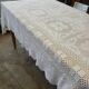 Dessus de lit / nappe / rideau ancien en crochet