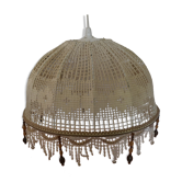 Suspension in lace and wooden beads