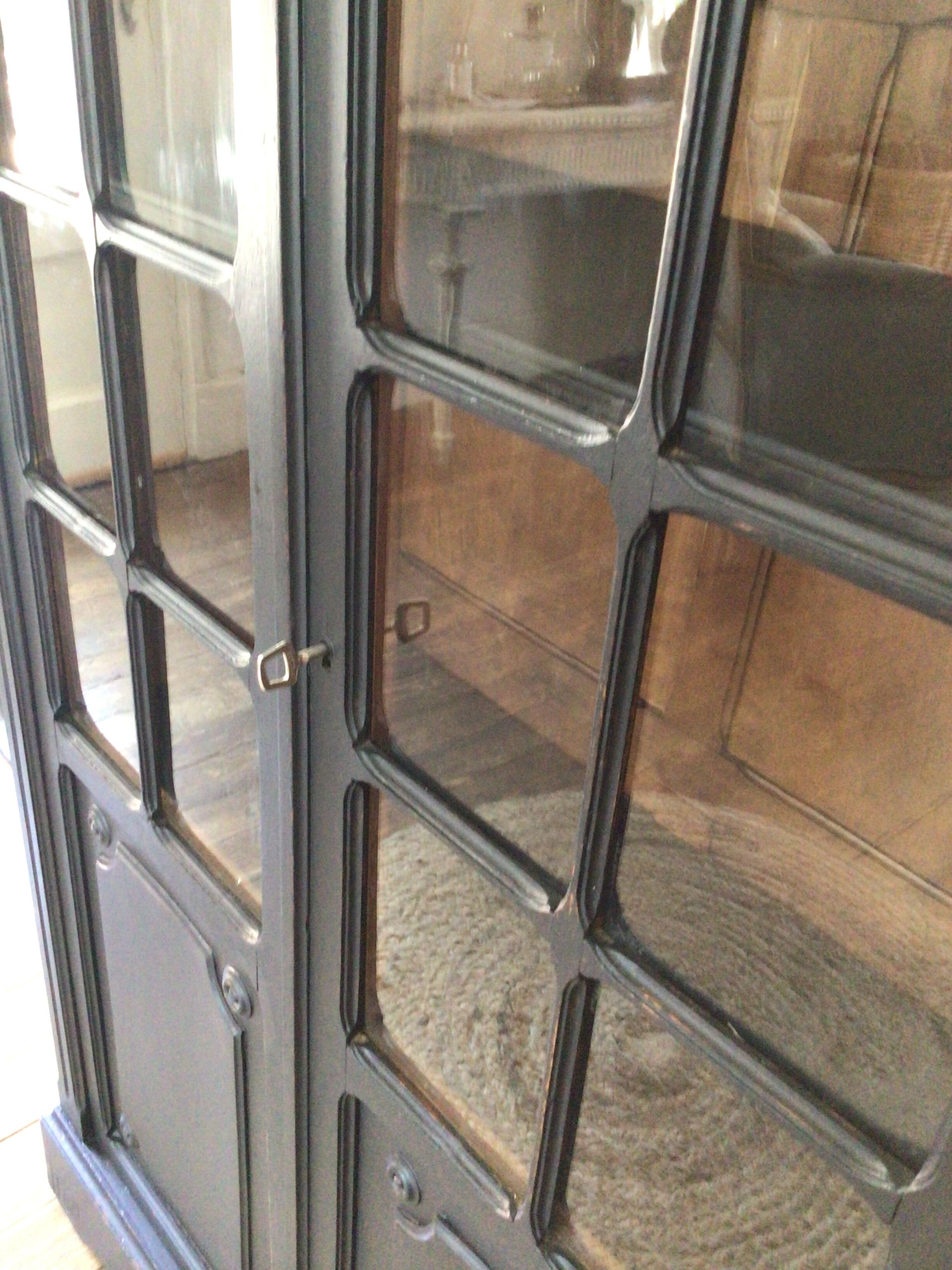 Parisian showcase cabinet