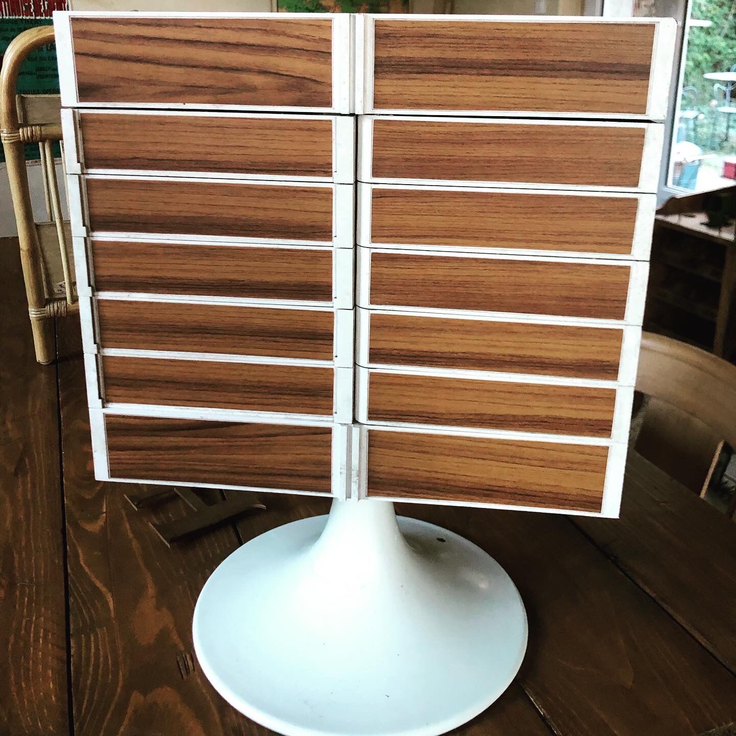 Box cabinet