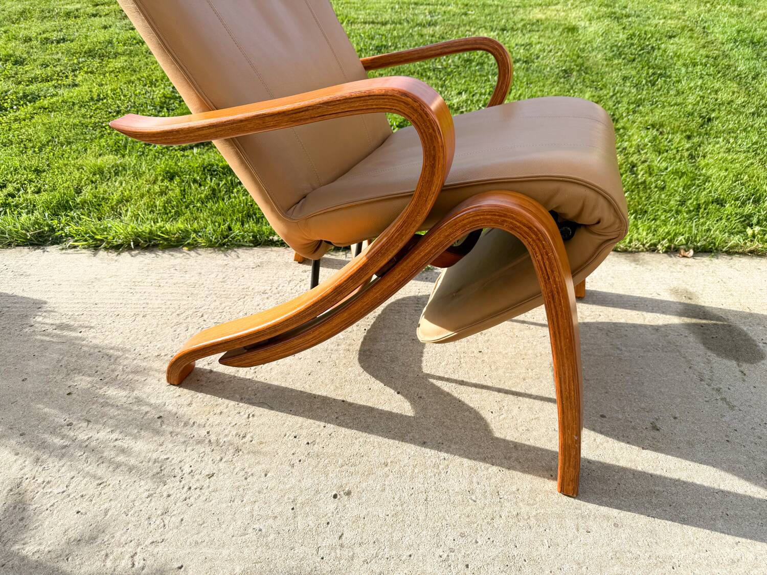 Westnofa Scandinavian Relax leather lounge chair, 1980s