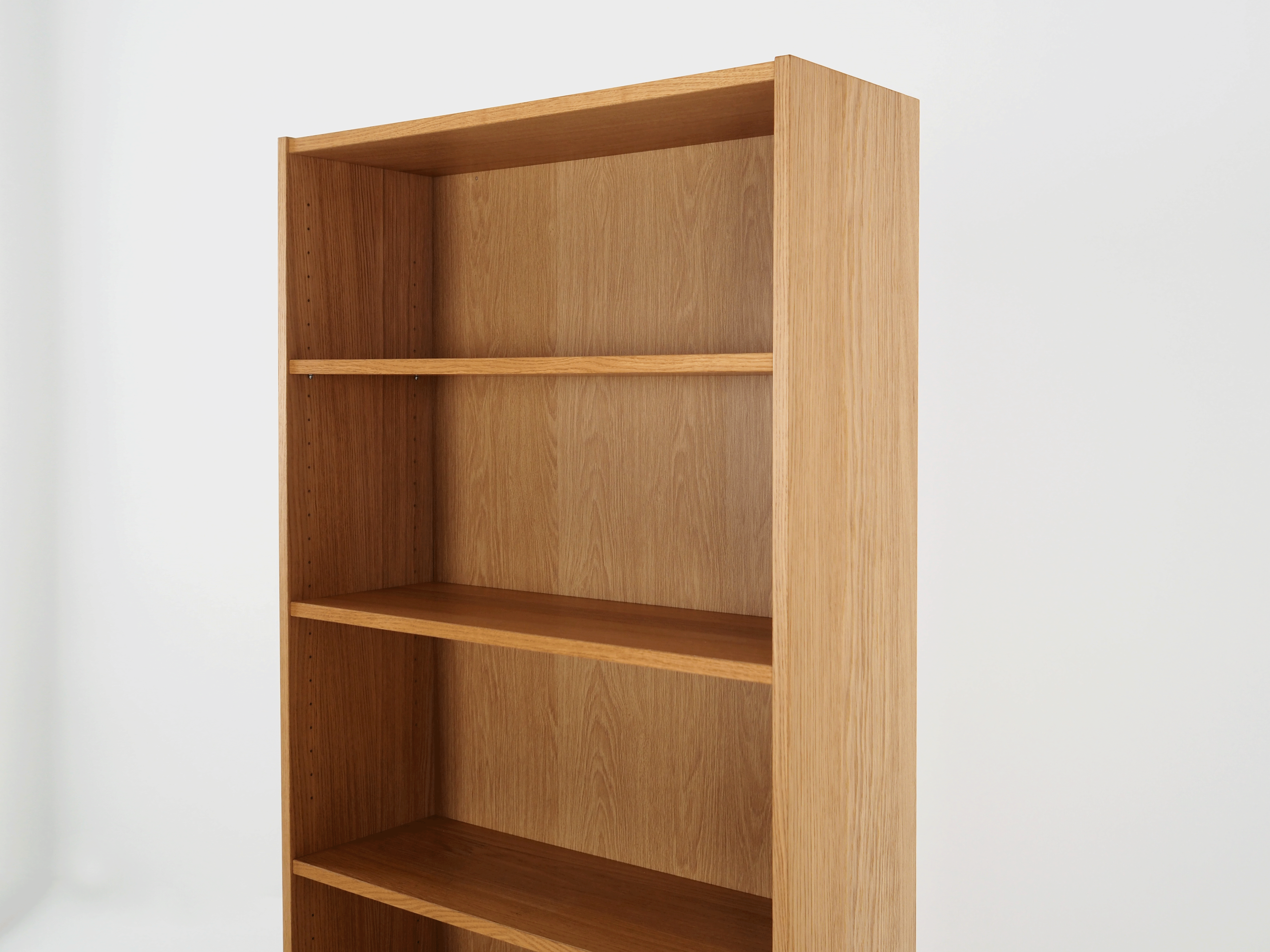 Bookcase with oak veneer scandinavian design from the 70s