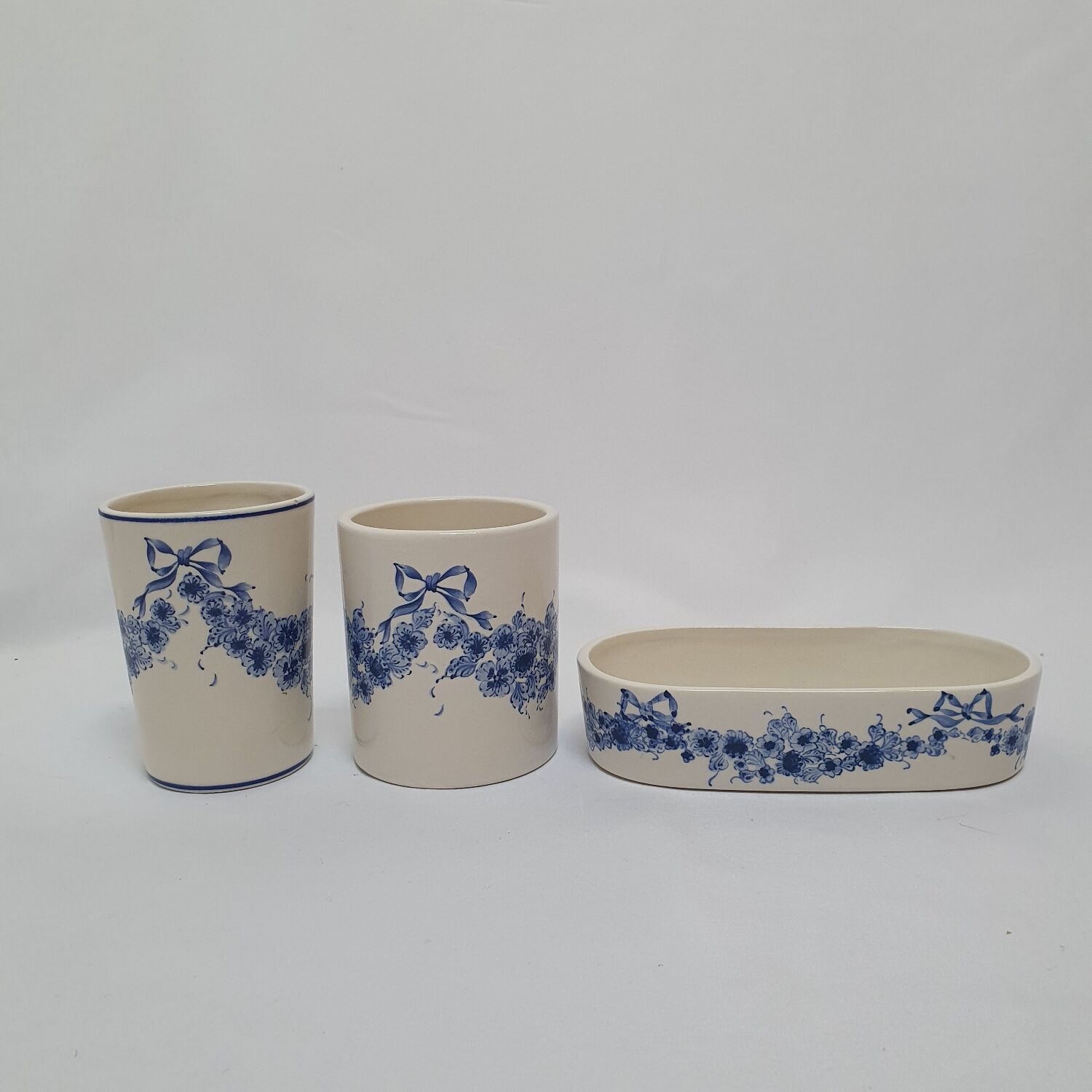 Toothglasses and soap dish Sia Blue Garland