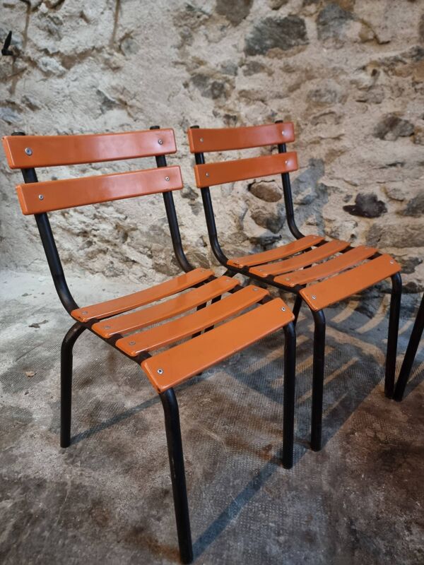 Ensemble de 4 chaises d'école industrielles françaises des années 1960 – Chaises empilables à lattes métalliques