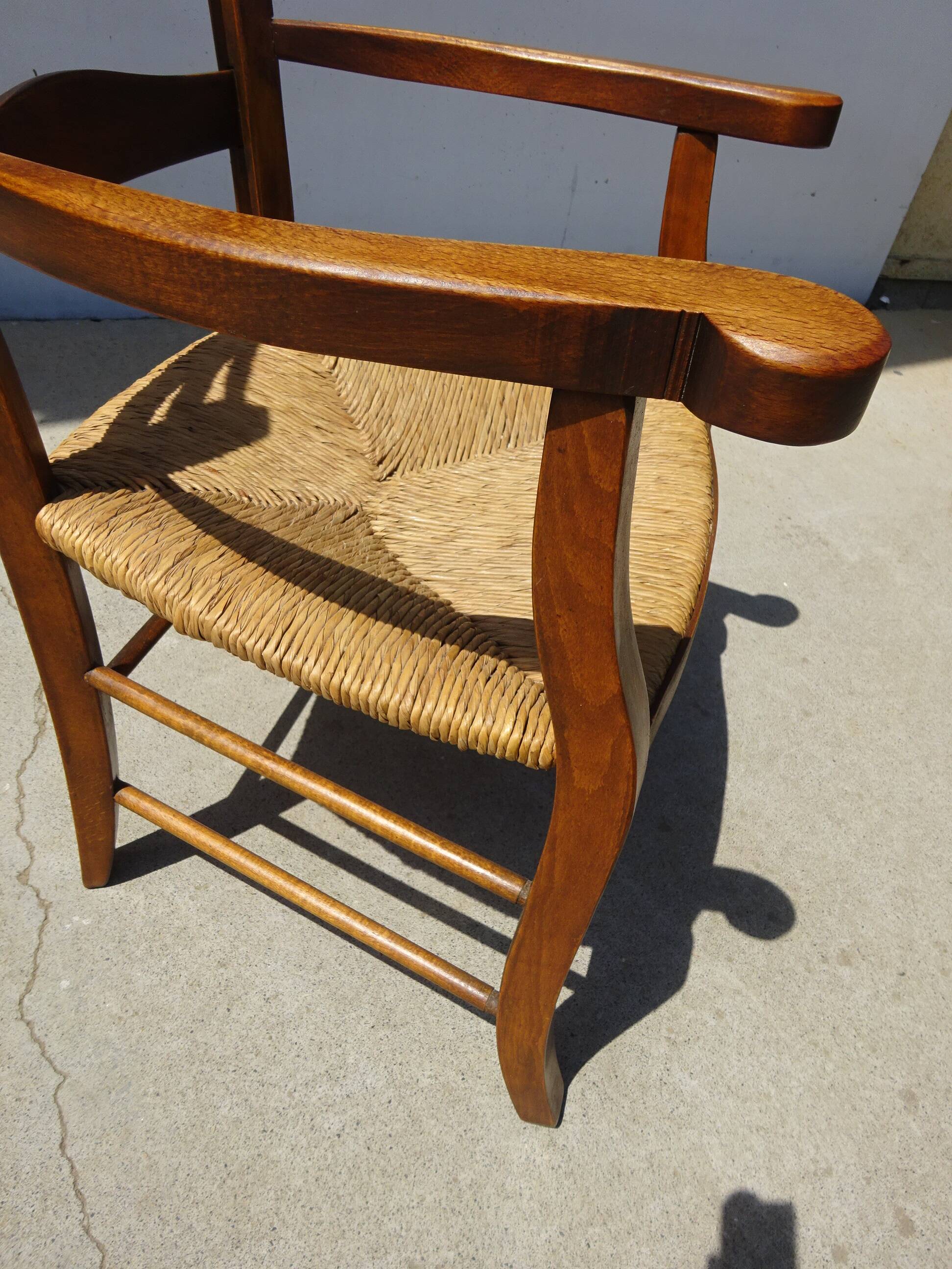 Fauteuil traditionnel en bois et paille