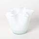 petit vase mouchoir en opaline blanche