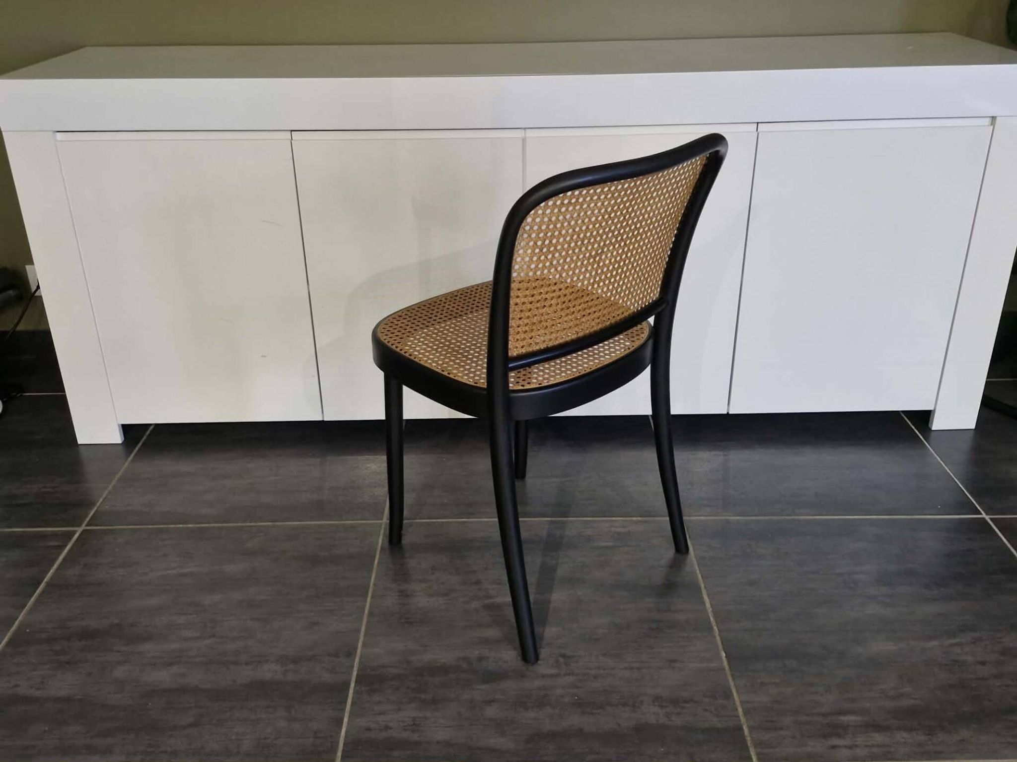 Lot de 2 chaises n°811 d’après Hoffmann, années 1990