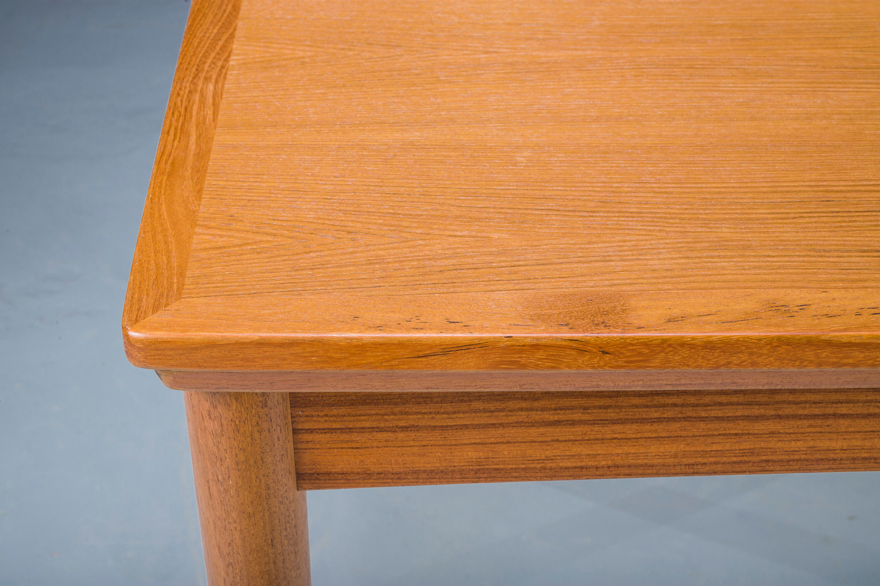 Danish Teak Model 28 Extendable & Reversible Side Table by Poul Hundevad for Hundevad & Co., 1960s