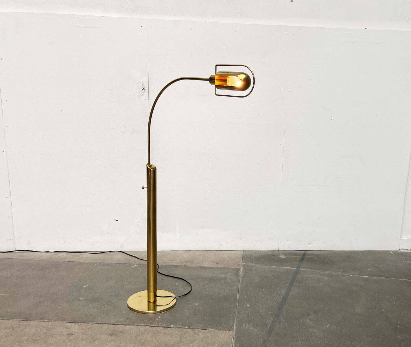 Vintage Hollywood Regency brass floor lamp by designer Florian Schulz, 1970s.