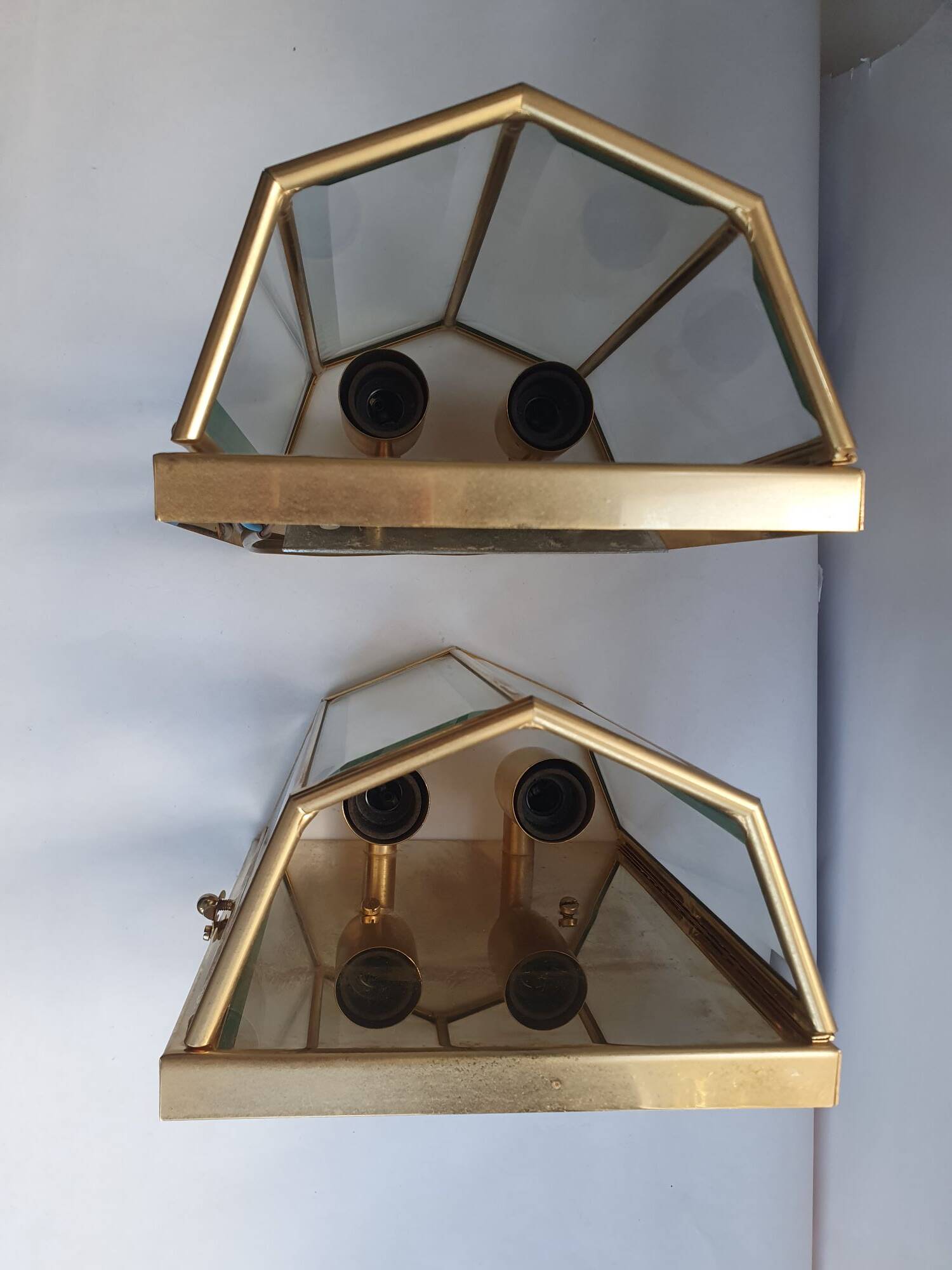 Pair of wall sconces in gold-plated brass with bevelled glass, Italian.