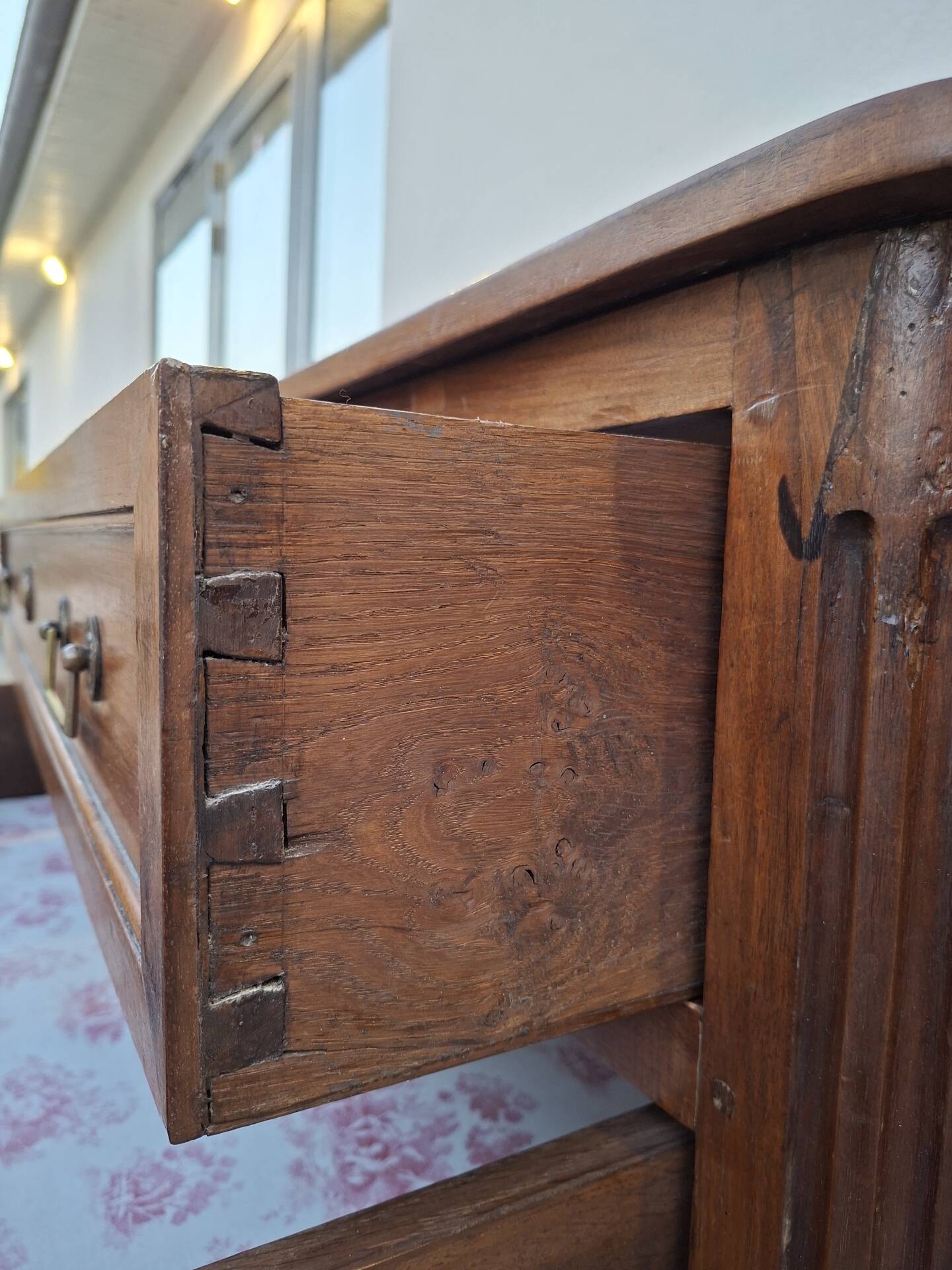 Louis XV style commode in solid walnut, 19th century rustic.