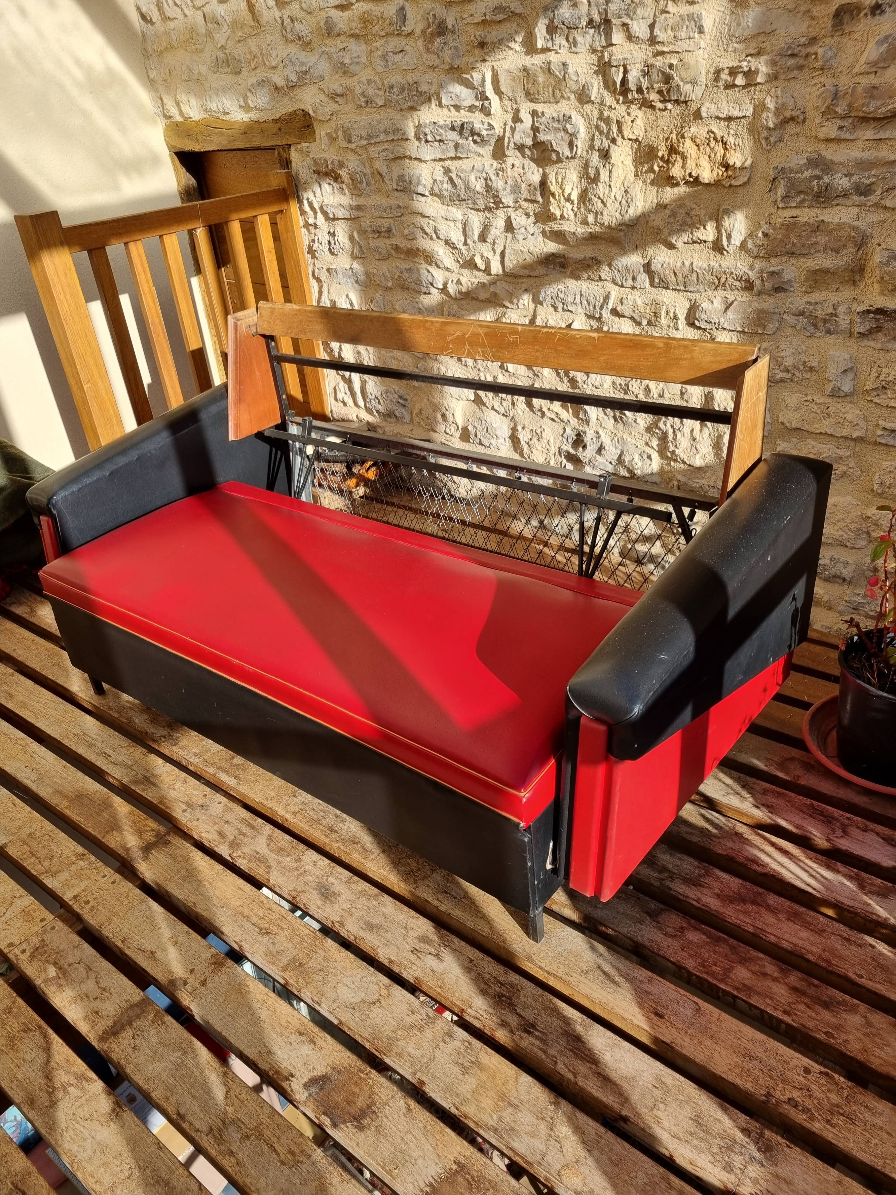 Vintage Sofa Bench in red and black skaï