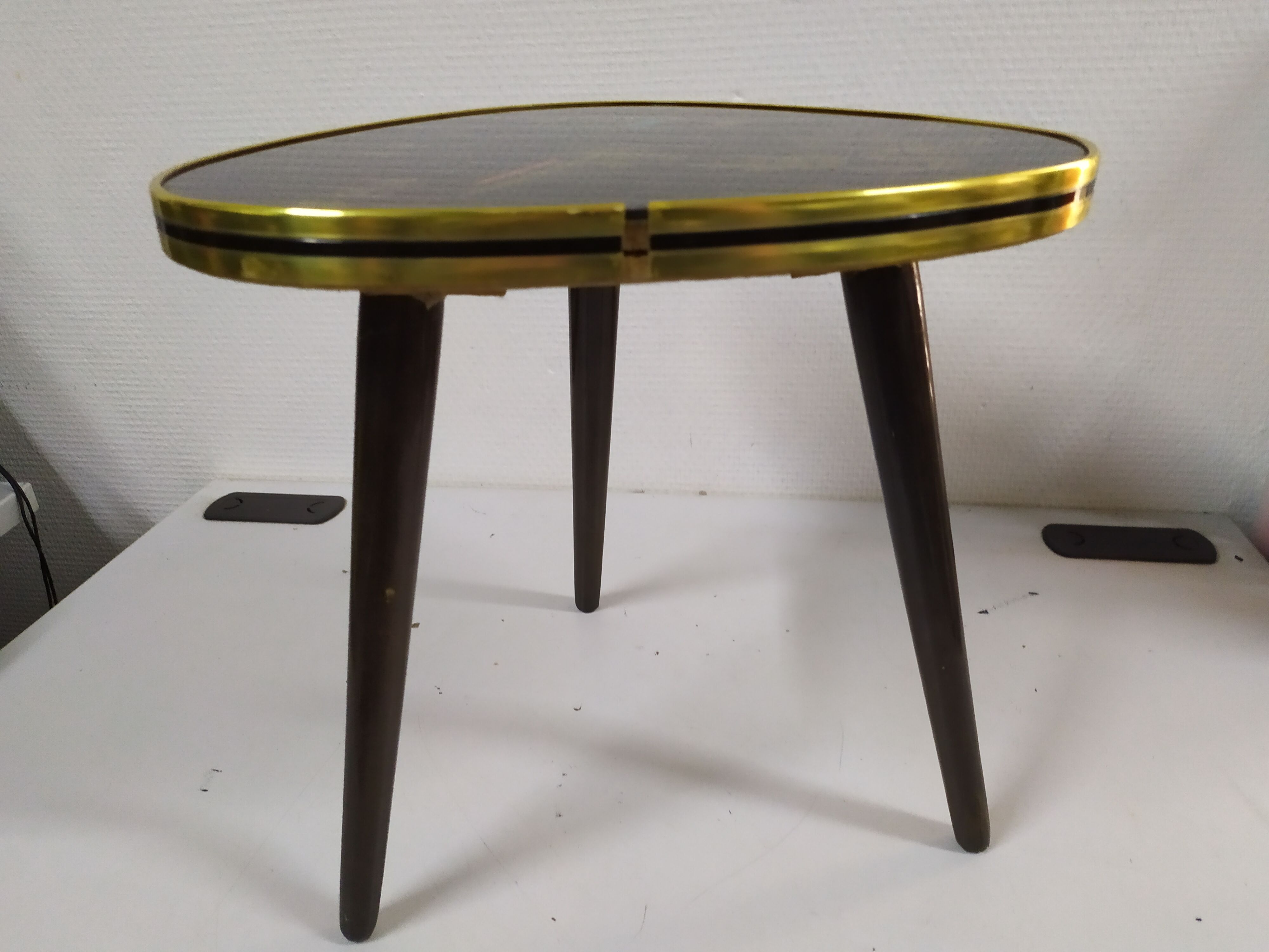 Plant holder in Chinese formica décor