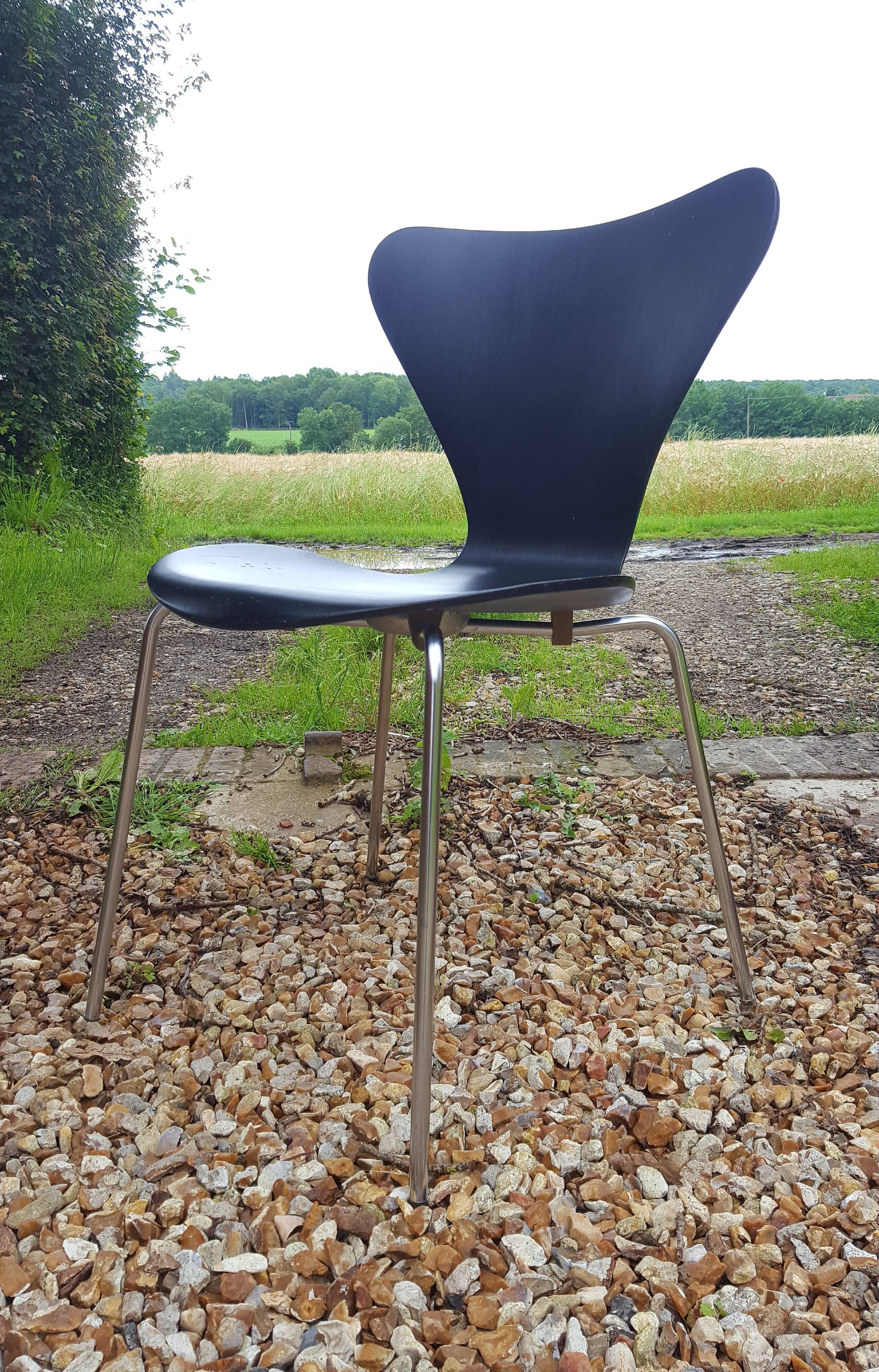 Jacobsen chair series 7 old edition