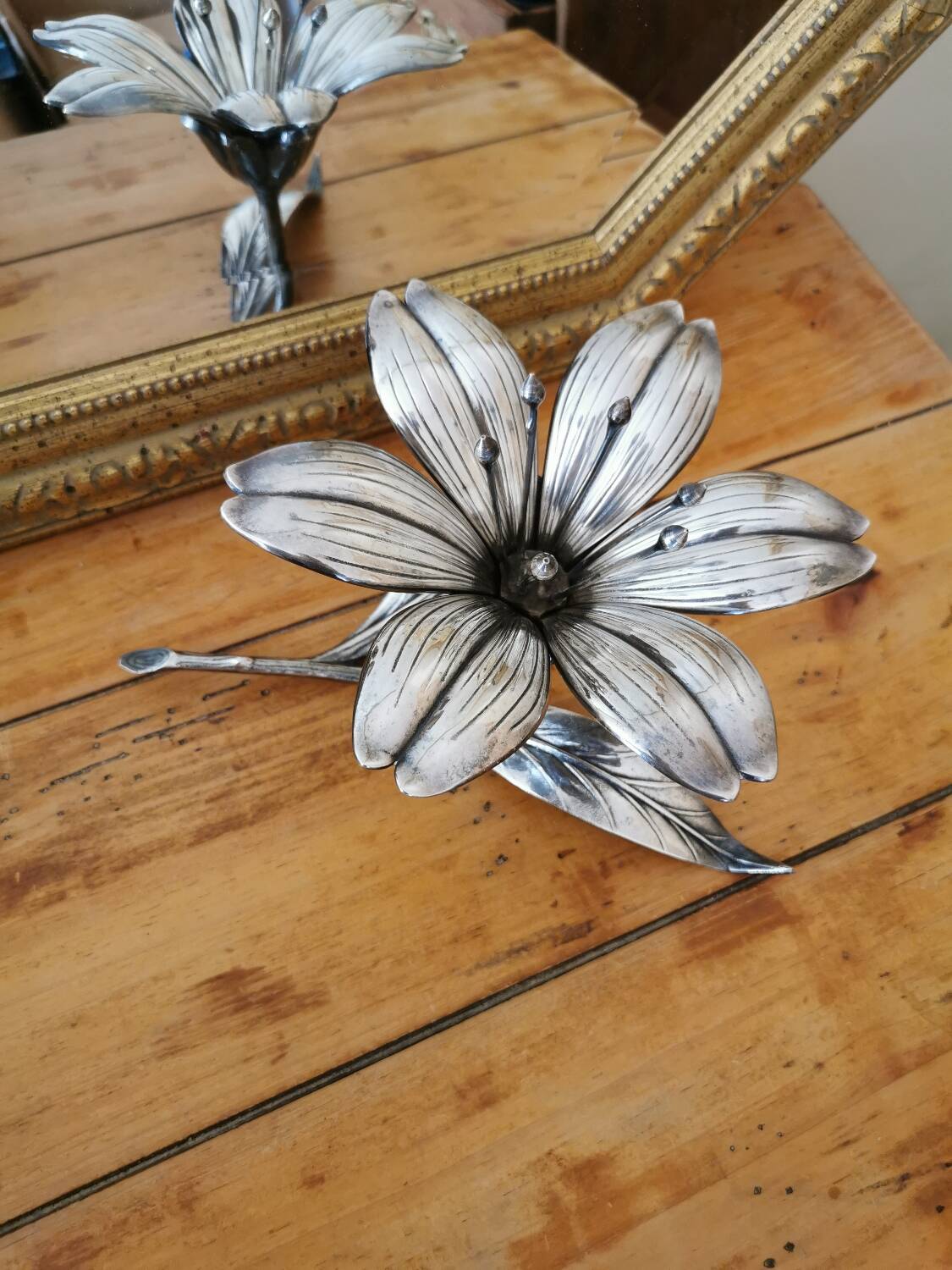 Vintage ashtray flower in silver metal
