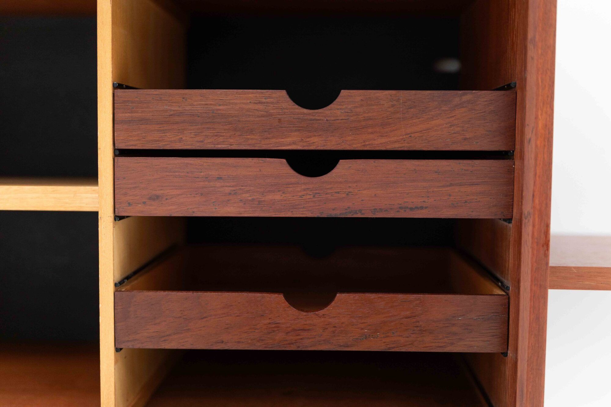 Wall unit with 4 modules by P. Cadovius