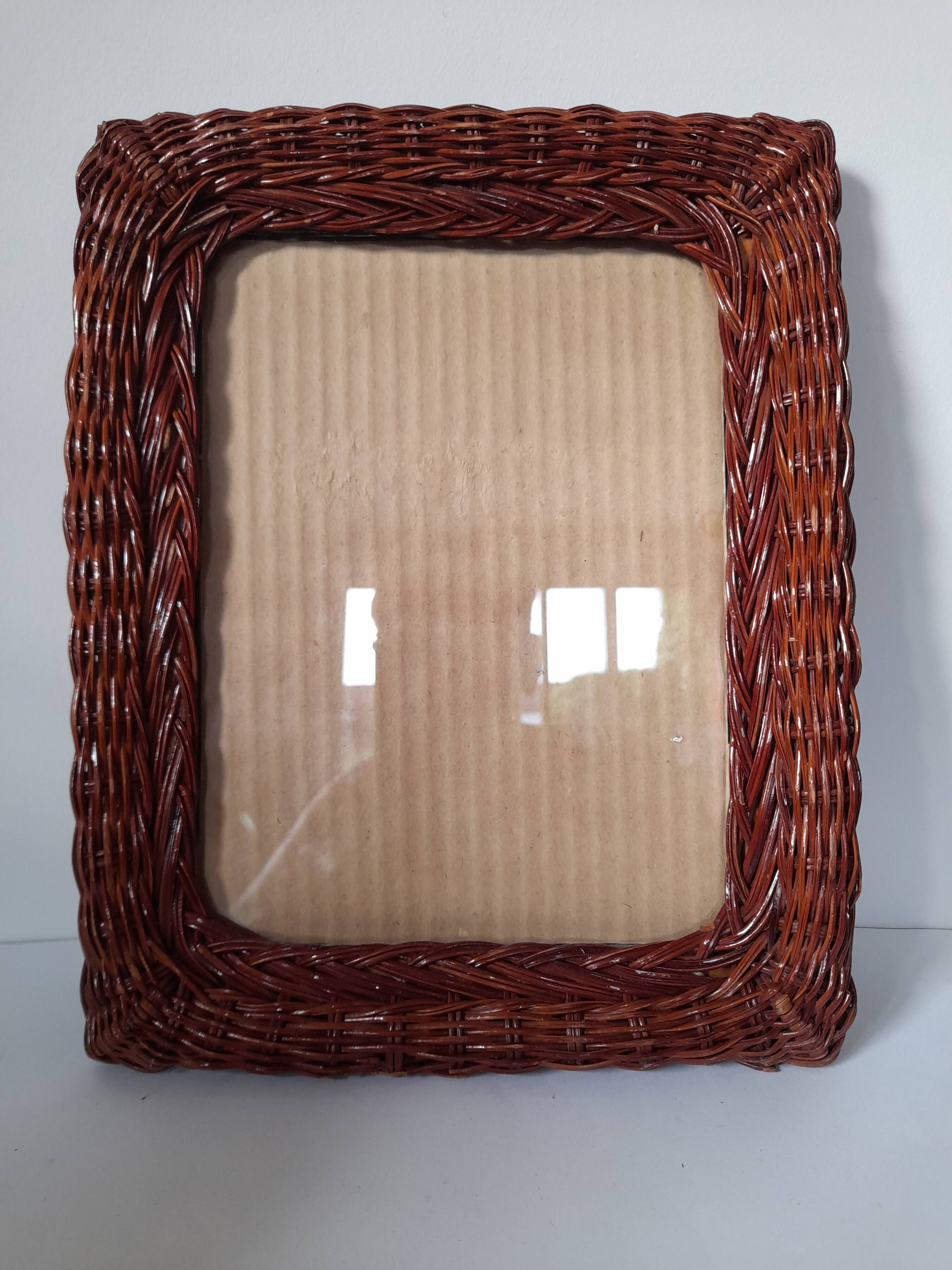 Wicker framed photo frame