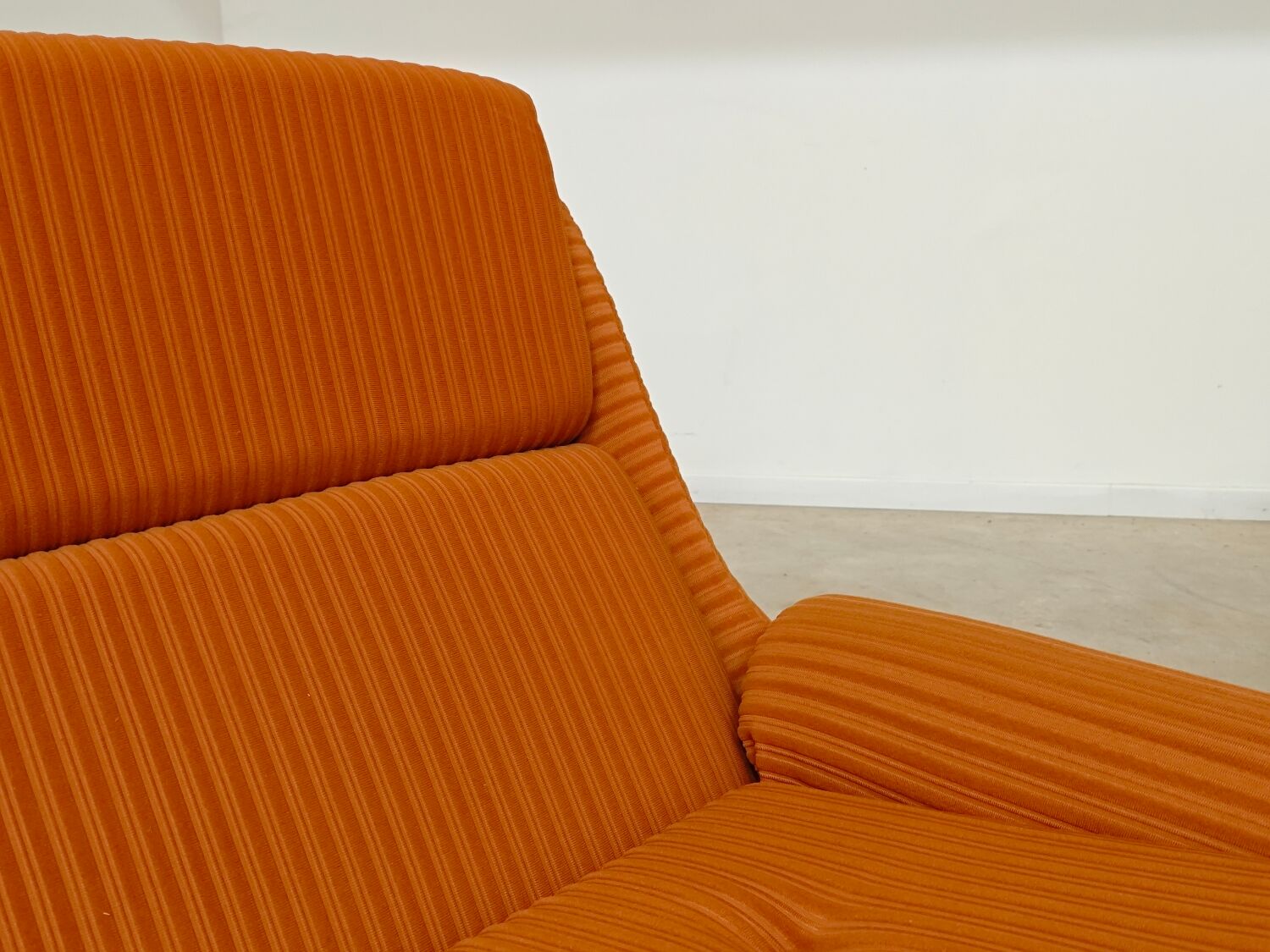 Complete orange salon JITONA in Atlantis Space Age style from the 1970s.