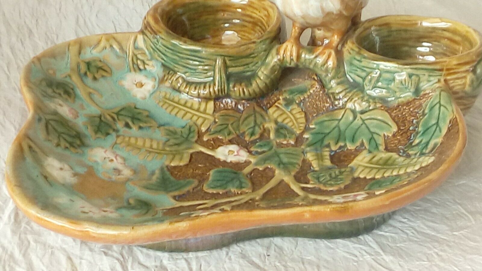 Empty ceramic pocket slurry nest birds