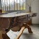 Table artisanale en orme massif, art populaire