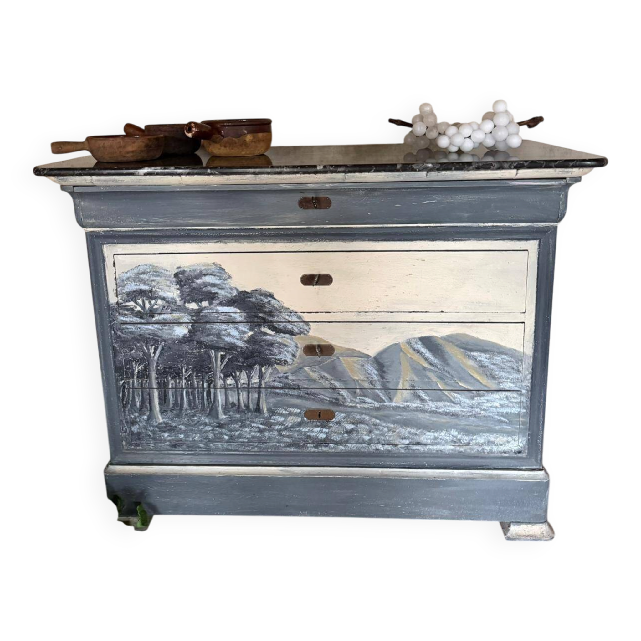 Commode Louis Philippe datant du 19e siècle avec marbre, peinture et patine