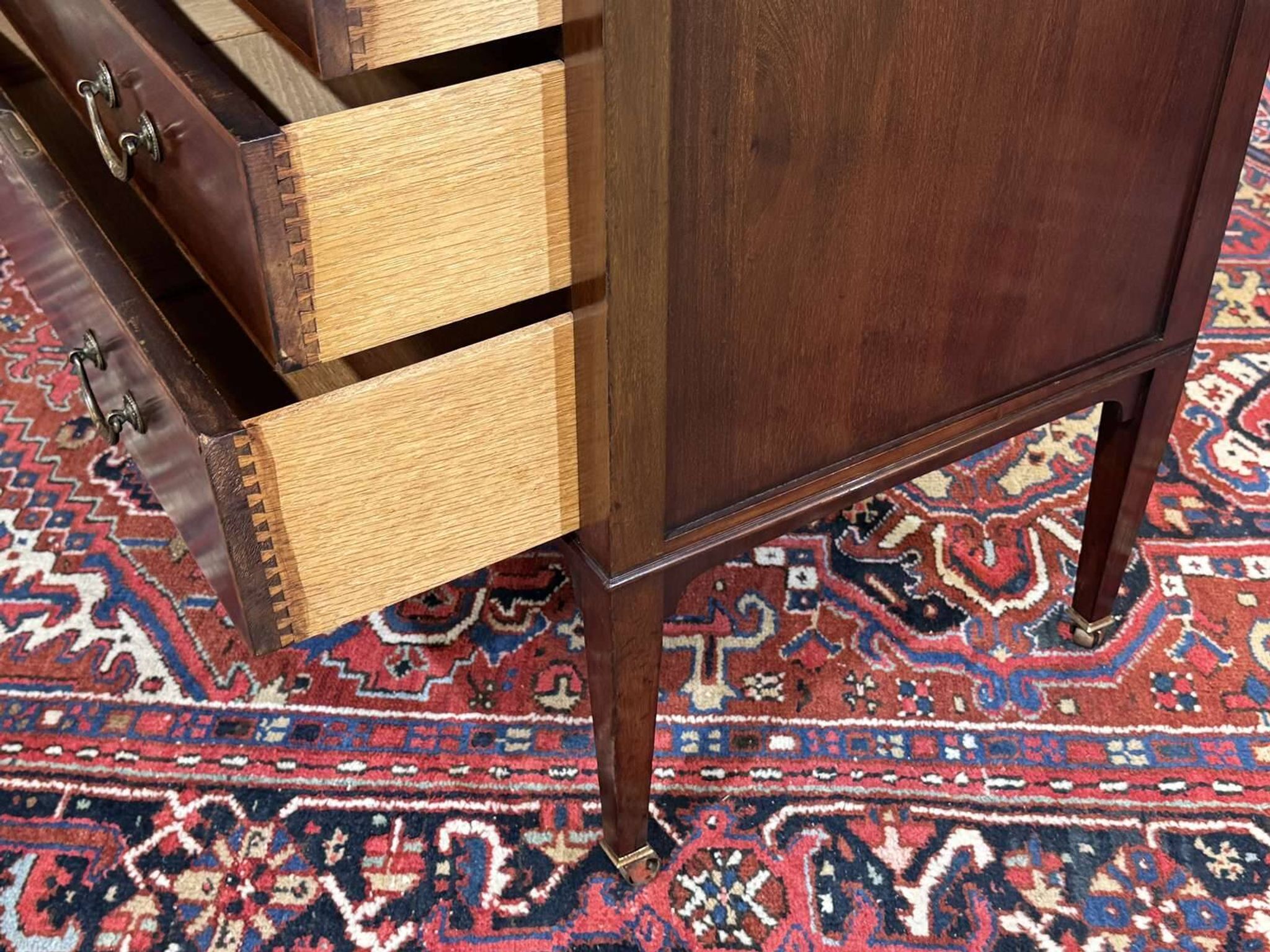 Commode anglaise en acajou et chêne, début XXème