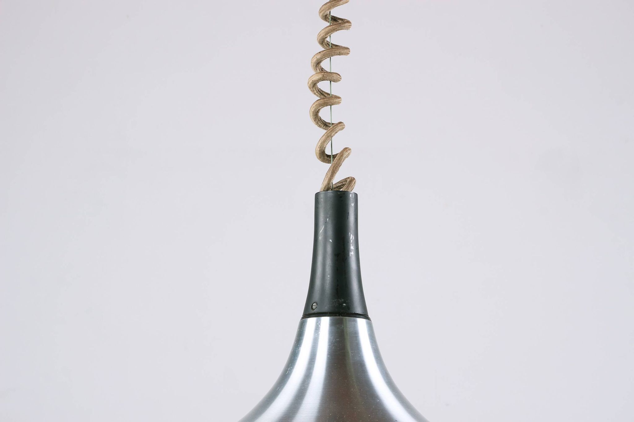 Grande suspension Allemande en métal chromé, modèle Tulip par Erco 1960.
