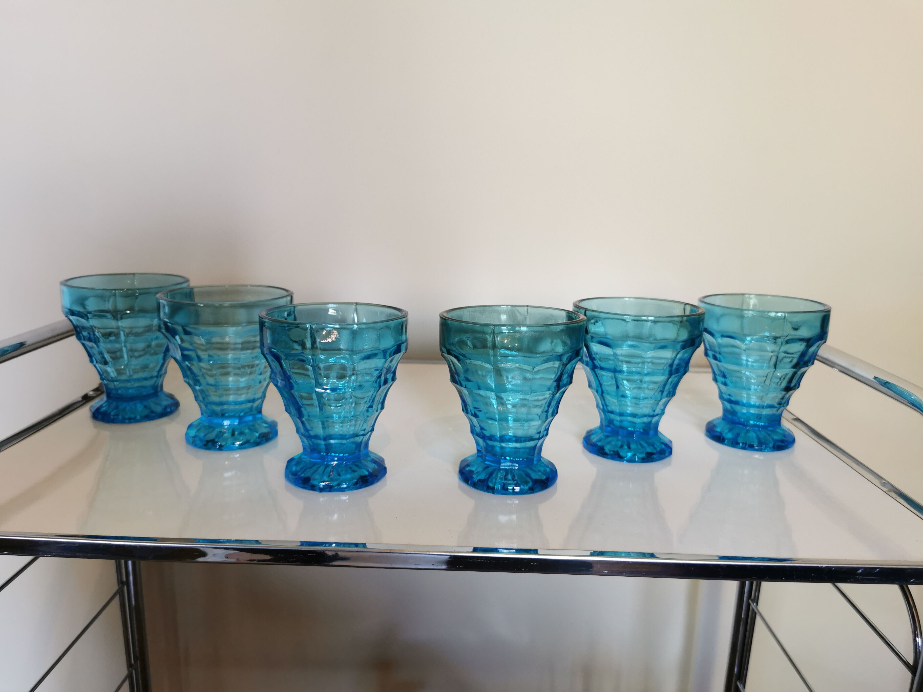Lot de 6 verres bleus à facettes