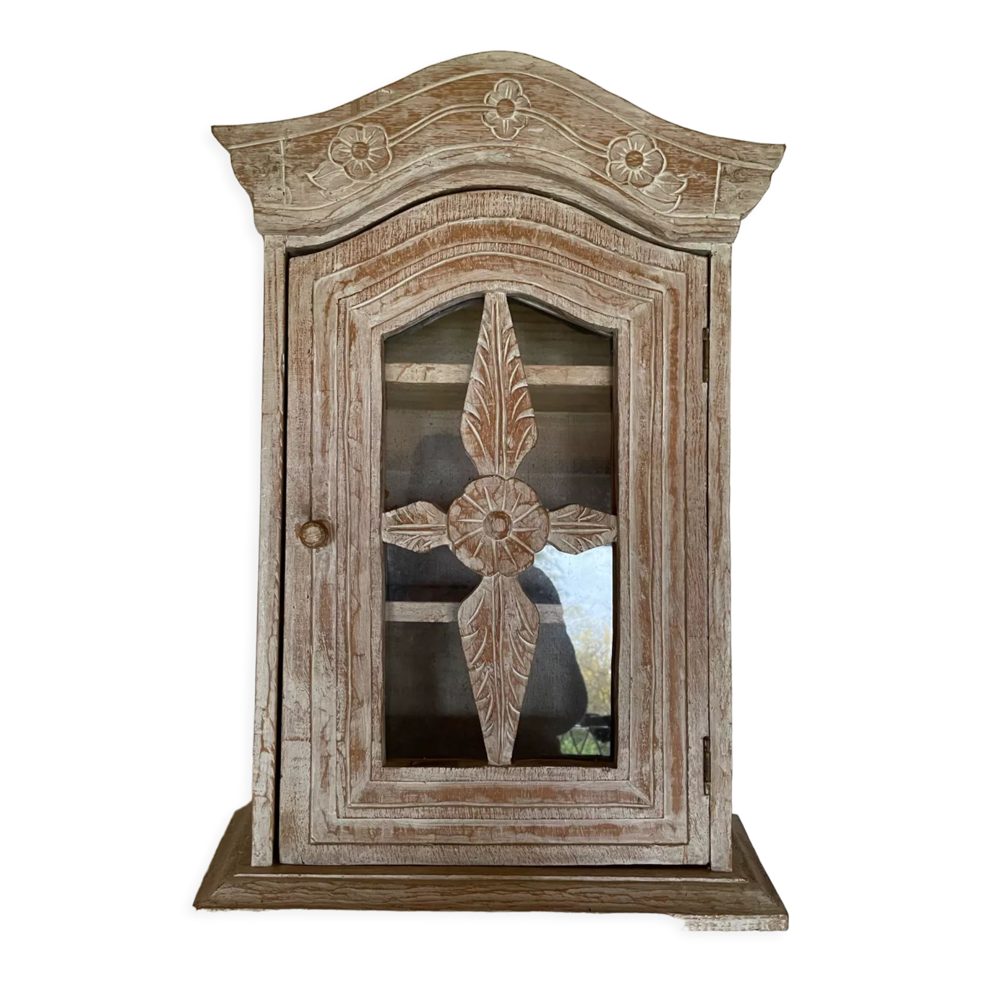 Cupboard in cerused wood