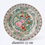 Vintage handmade Japanese plate in porcelain, hand-decorated.