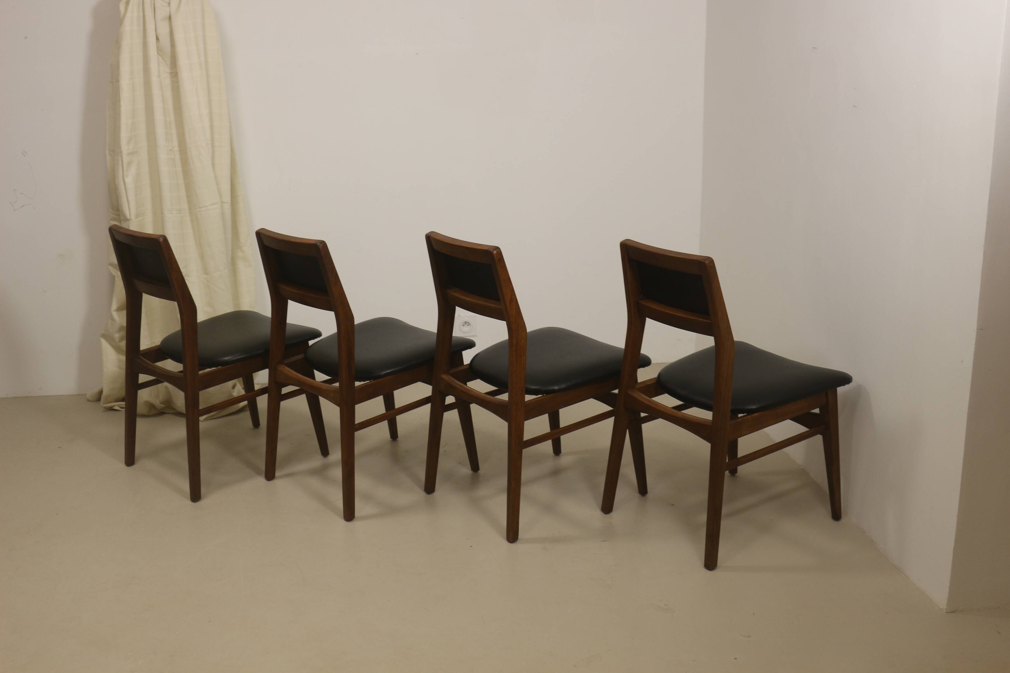 Set of 4 dining chairs Foster McDavid year 70.