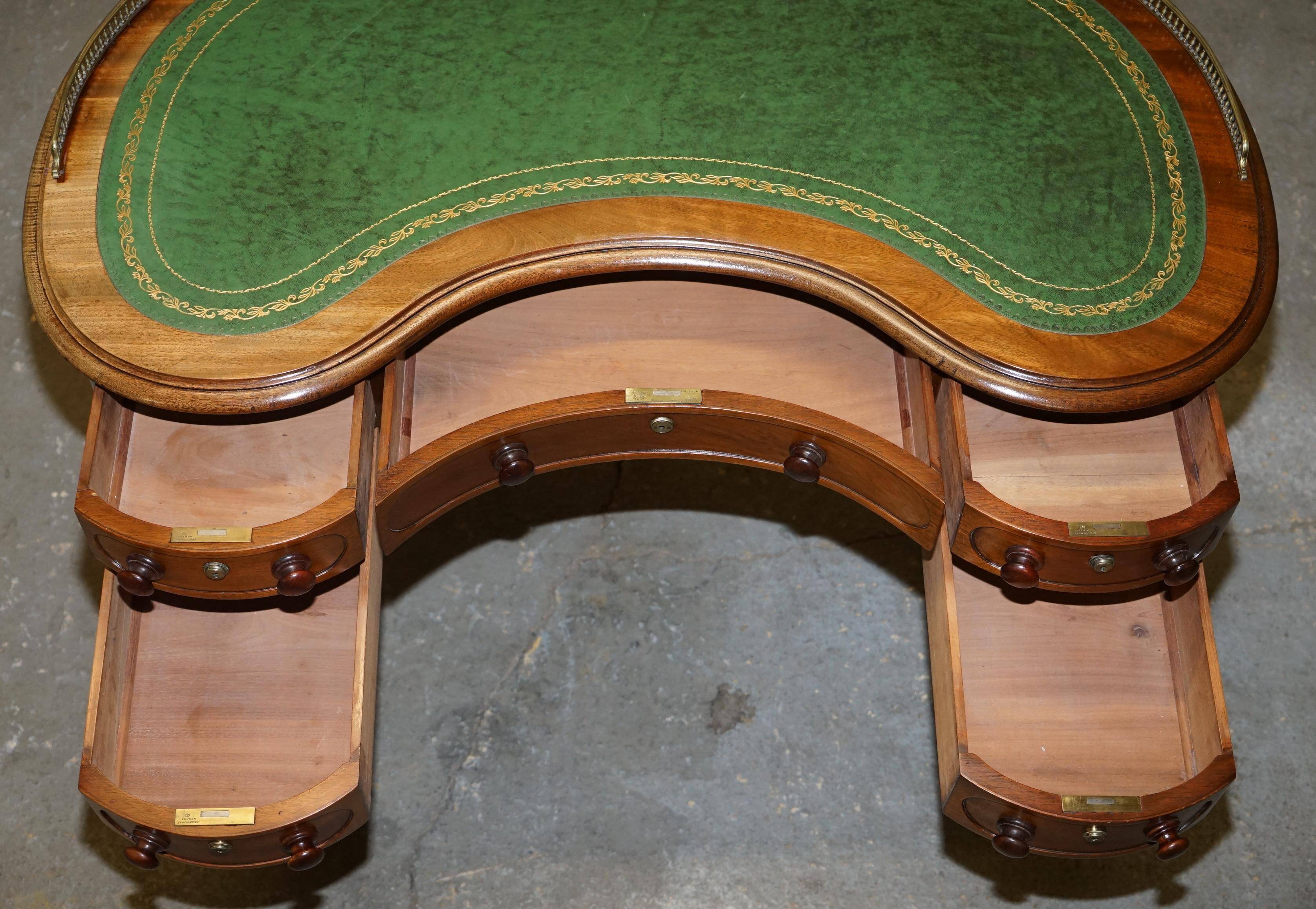 Bureau Kidney de Campagne Militaire Regency de Gillow's of Lancaster avec Galerie en Laiton